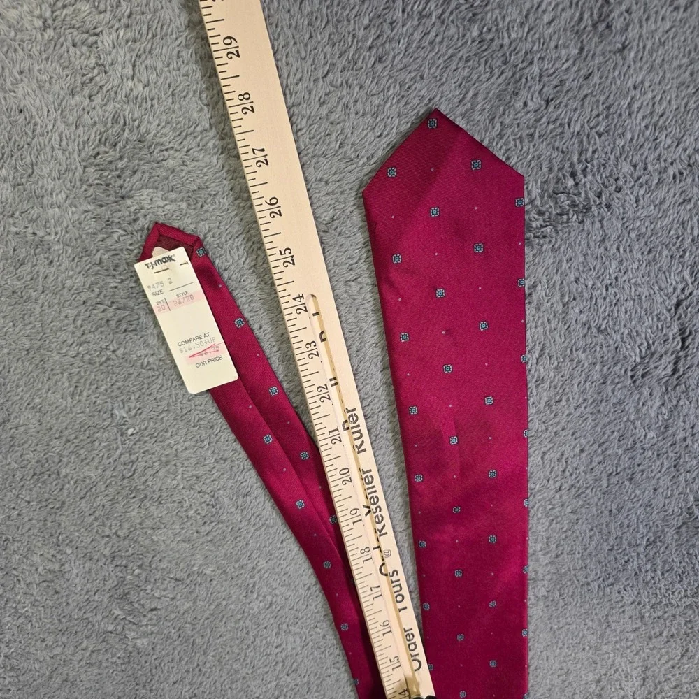 Cromwell & Stokes Mens OS‎ Necktie Burgundy Red Silk Geometric Medallion Italy